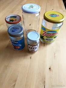 Zavařovací sklenice se šroubovacími víčky