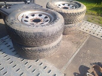 sada A/T kol 6x139,7 s pneu 225/75 R16T XL
