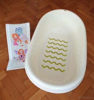 dětská vanička a podložka