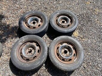 57. Sada zimních pneu 205/65 r15 vč disků 4x108