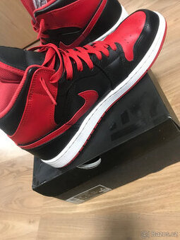 Nike AIR ORDAN 1 MID vel. 4