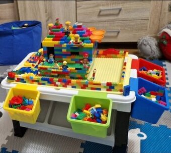 Stavebnice lego se stolkem