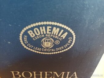 6 broušených křišťálových váz