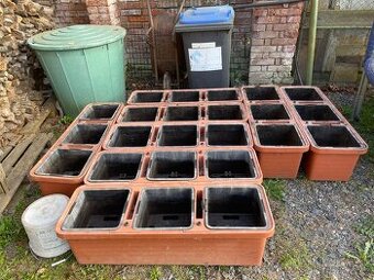 Samozavlažovací truhlík Berberis Trio terakota