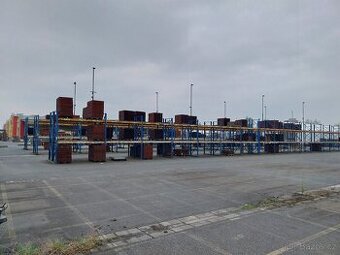 Prodáme větší množství regálů