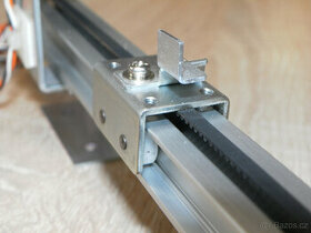 Lineární motorový posuv / slider, rozsah 640 mm