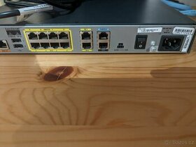 Cisco 1800 switch s kabelem s rs23
