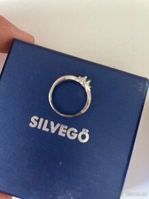 Úplně nový stříbrný prstýnek ( nevhodný dárek )