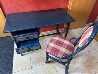 Pracovní modrý ratanový stůl včetně židle