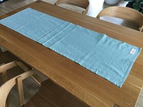 Běhoun na stůl Juno Green 140x45cm