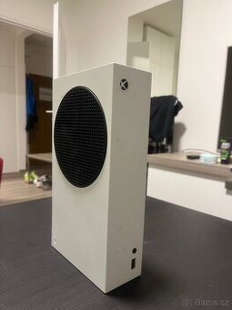 Xbox series S 512 GB + ovladač + bateriové články