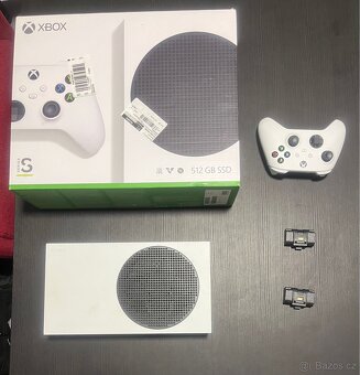 Xbox series S 512 GB + ovladač + bateriové články