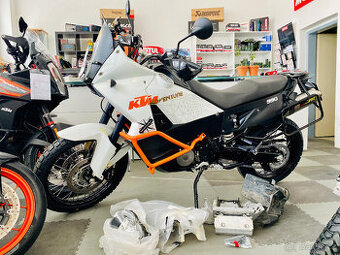 KTM 990 ADVENTURE WHITE ABS = AKRAPOVIČ / VÝBAVA