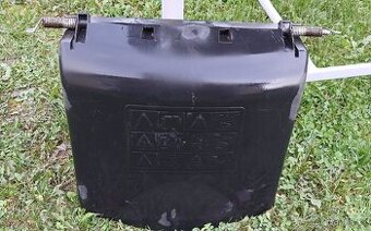 Zadní plastový výhoz do sekačky