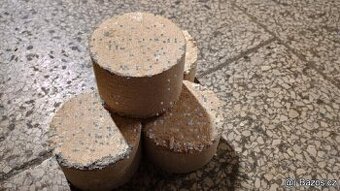 Brikety dřevěné z tvrdého dřeva 4 kč/kg - JARNÍ SLEVA