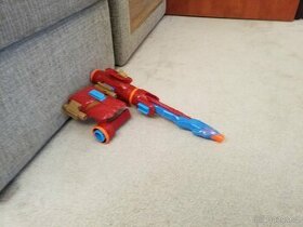 NERF Avengers na ruku - pistole