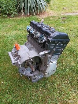 Motor Yamaha yzf R1
