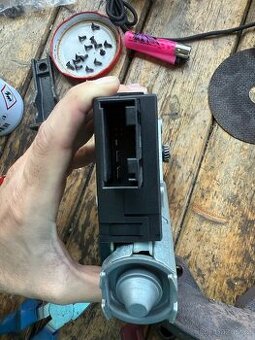 BMW e39 motorek stresniho okna