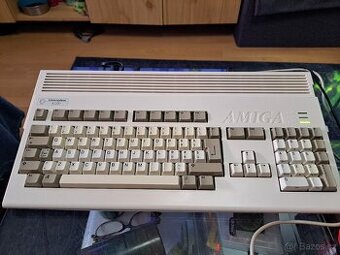 Commodore Amiga 1200 + kvalitní zdroj, Gotek, kabel joystick