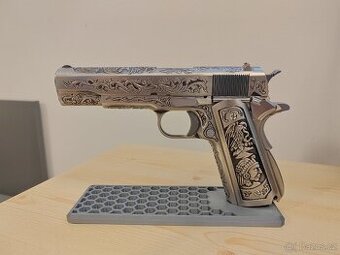 M1911 Zdobená