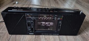 Přenosný radiomagnetofon TESLA KM 350