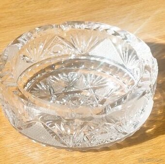 Popelník broušený