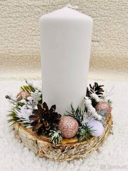 Bílý Vánoční svícen s růžovými doplňky