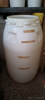 Plastové sudy na medovinu