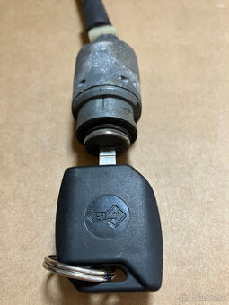 Zámek kapoty Focus II