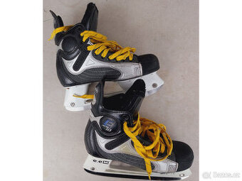 Hokejové lední brusle CCM E10, vel. 38 (5)