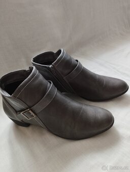 Kotníkové kozačky