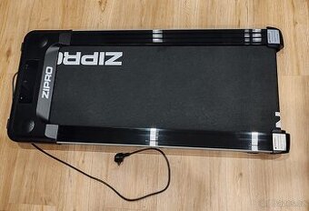 Chodící pás Yougo Zipro – výška jen 13 cm, max 6 km/h