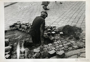 Irena Blühová – Dláždič autorská, okolo 1975