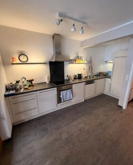 Moderní bílá vestavěná linka se spotřebiči,6197