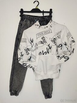 mikina s kapucí
Joggery – celková délka 80 cm.“