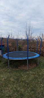 Skákací trampolína