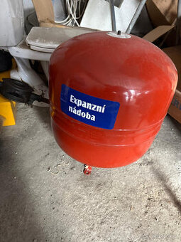 membránovou expanzní nádobu Reflex NG 80 litrů.