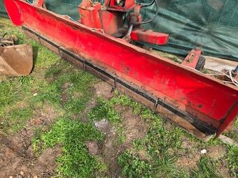 Čelní hydraulická radlice za traktor velmi bytelná
