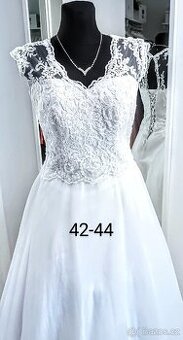 KRAJKOVÉ svatební šaty MADORA