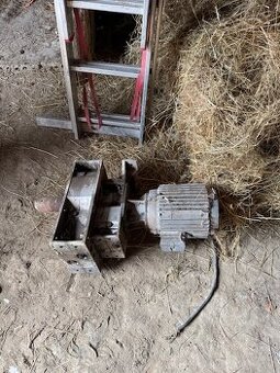 Elektromotor 4 kW s převodovkou 1:32