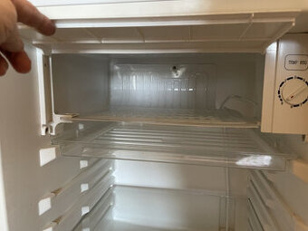 Lednice Whirlpool s vnitřním Mrazákem; plně funkční.