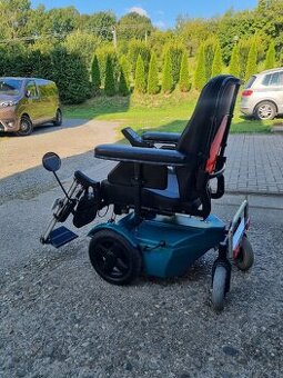 Invalidní elektrický vozík