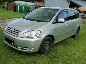 Toyota Avensis Verso 2,0 85kw nafta 2001 díly z vozu