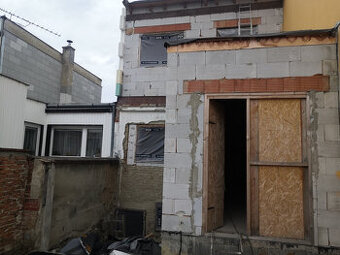 PRODEJ STAVBY RD S (4 BYTY) SE ZHRADOU. - 1