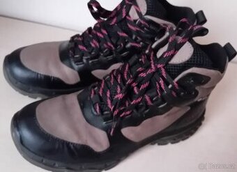 pohorky kožené nové vel. 39 zn. Vibram