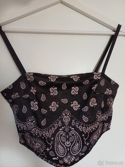 Černý šátkový crop top