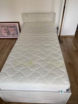 Postel se zdravotní matraci