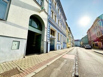 Parkovací stání v ulici Štítného v uzavřeném dvoře