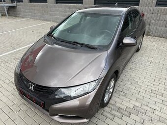 Honda Civic 1.8 i-VTEC 104 kW, jen 115.886 km, rok 2012