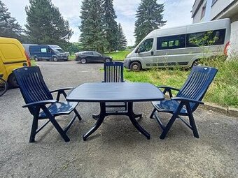 Prodám hezkou zahradní sestavu-stůl + 4 skládací židle